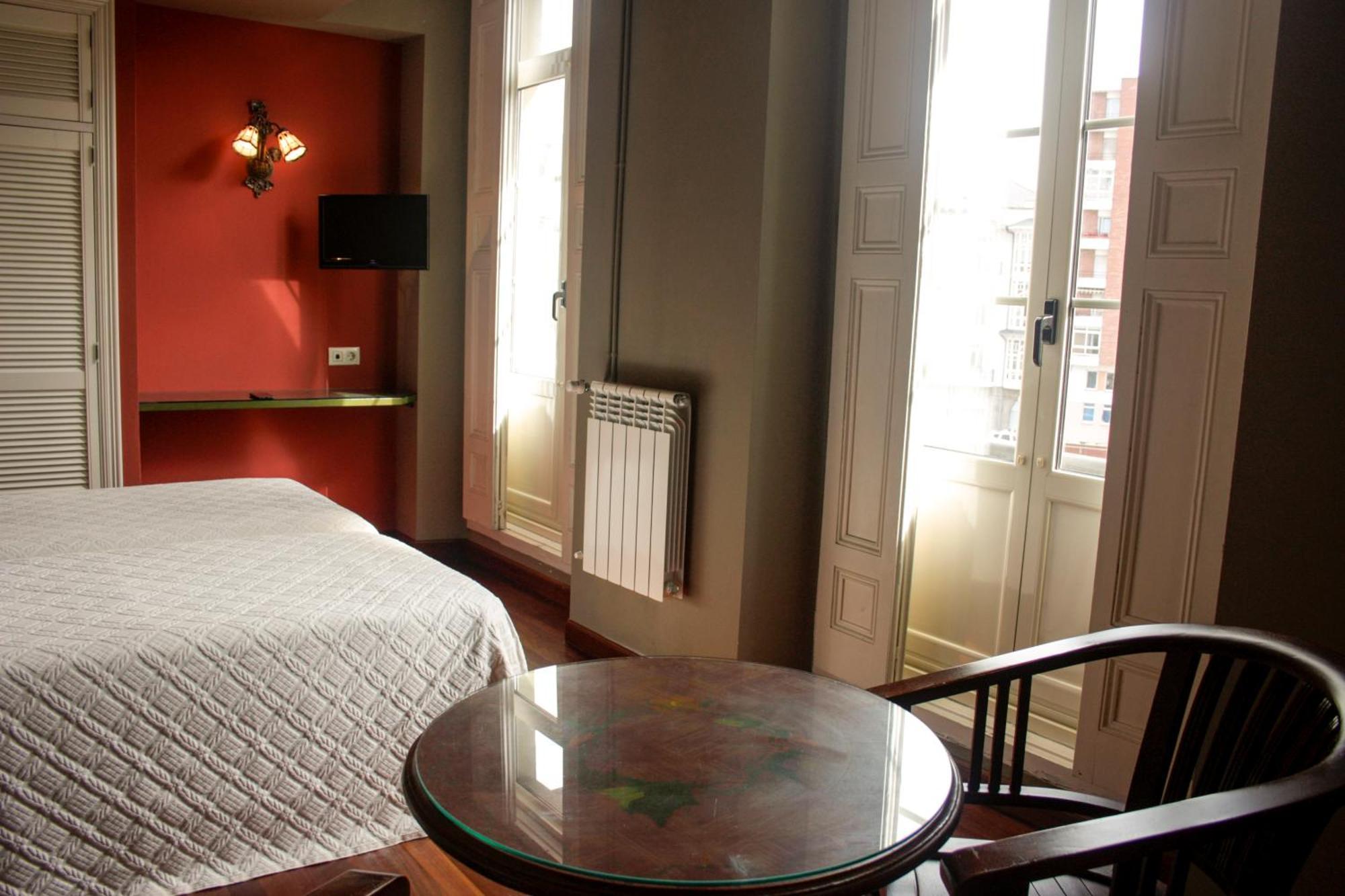 Hotel La Colmena Luarca Bagian luar foto
