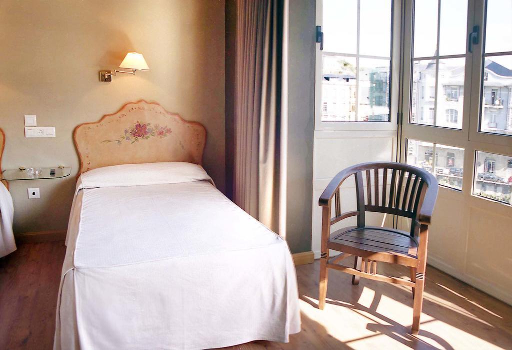 Hotel La Colmena Luarca Bagian luar foto